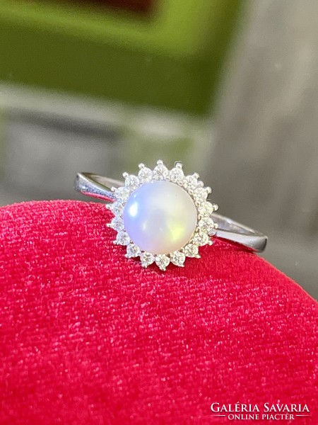 Dazzling silver ring with pearls and zirconia stones