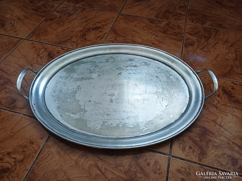 A huge silver tray with a handle, serving a glass of wine, a Viennese roasting dish.
