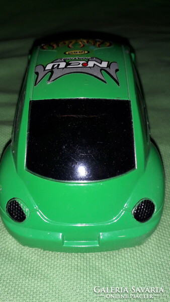 Volkkswagen new beetle in very nice condition - vw beetle plastic toy car 15 cm according to the pictures