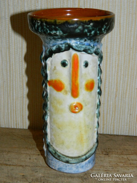 Ceramic vase of Elizabeth Sárai