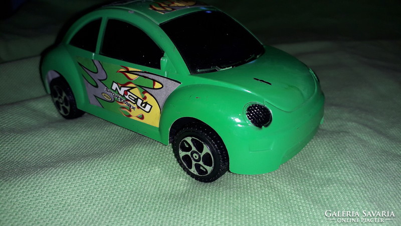 Volkkswagen new beetle in very nice condition - vw beetle plastic toy car 15 cm according to the pictures