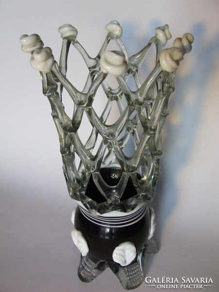 Régi, gyönyörűséges, áttört díszítésű, nagyméretű, súlyos művészi fújt üveg váza