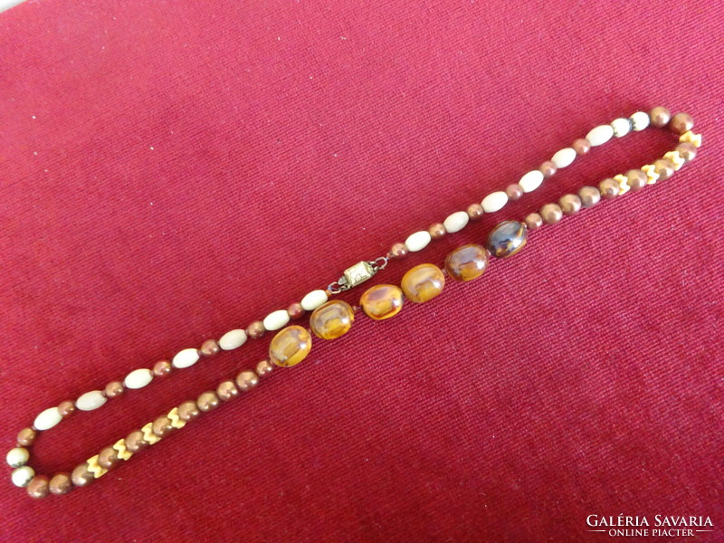 Necklace made of brown pearls and wooden balls, length 66 cm. Jokai.