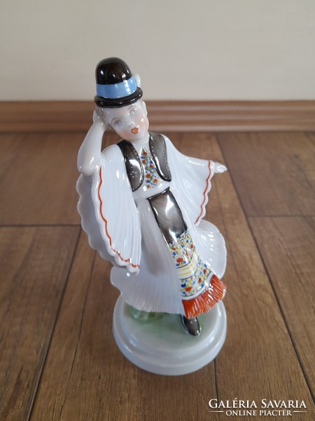 Antik Herendi porcelán táncoló legény figura