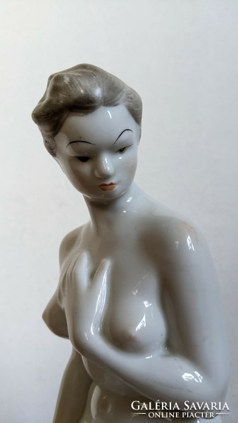 Hollóházi female nude