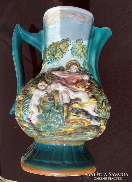 CAPODIMONTE domború váza, figurális.