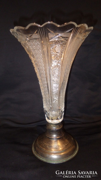 Nagyobb méretű ezüst talpú kristály váza