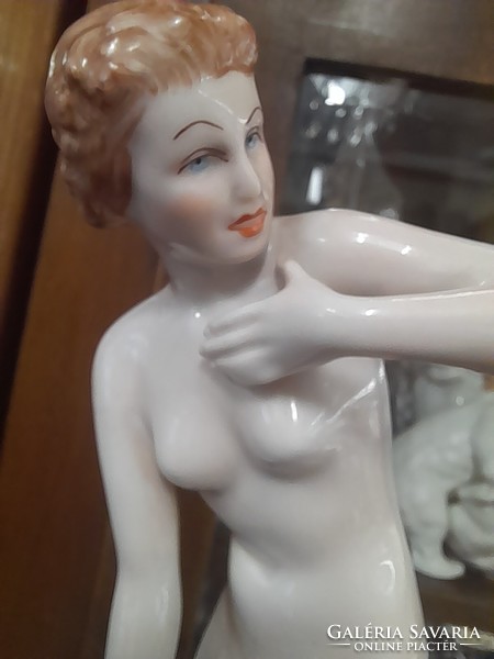 Royal dux Elly Strobach female nude porcelain figurine with towel. 24.5 cm.