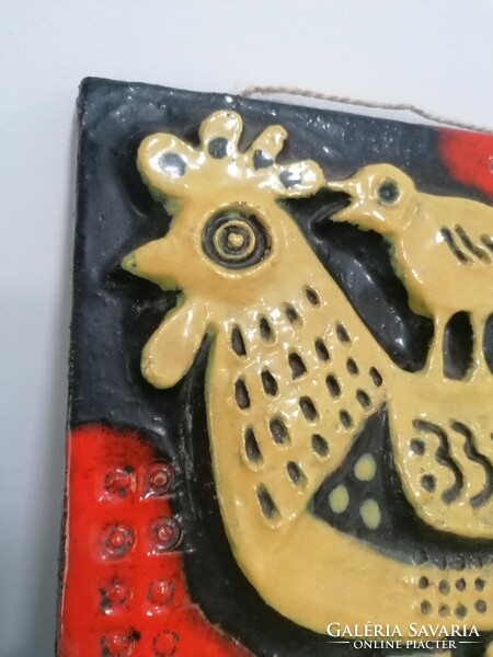 Retro applied art wall ceramic, hen - chick motif