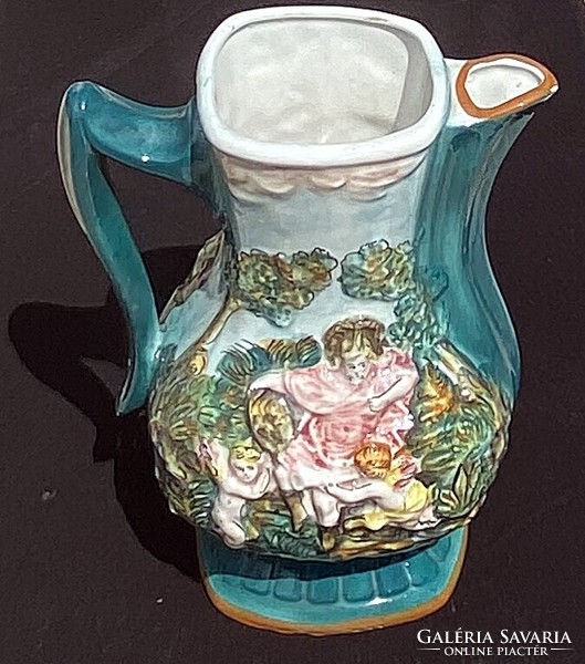 CAPODIMONTE domború váza, figurális.