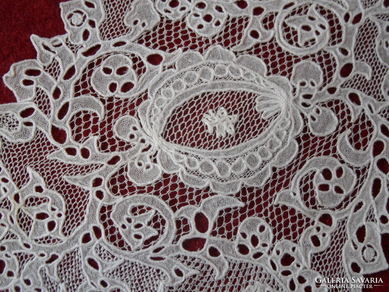 Fish lace tablecloth