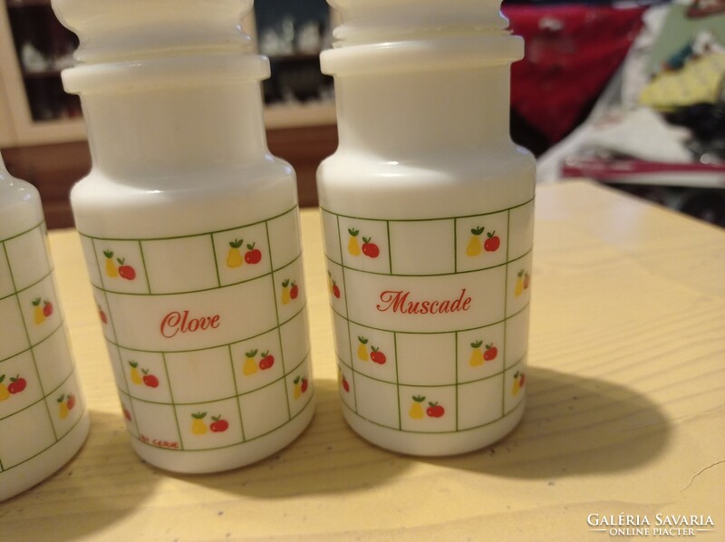 The 5 pcs are French milk bottles