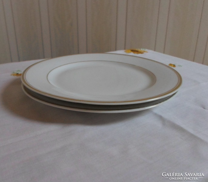 Czech porcelain (mcp), white plate with gold border 3. (Small plate; Czechoslovakia, Czechoslovakia)