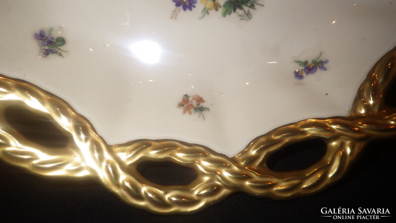 Oscar Schlegelmilch extra vastagon aranyozott festett porcelán asztalközép