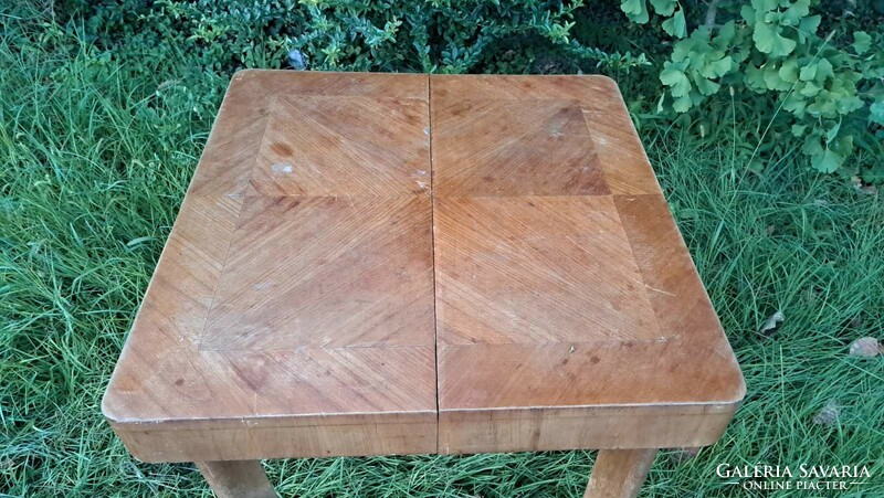 Art deco Bauhaus walnut table. In original condition.
