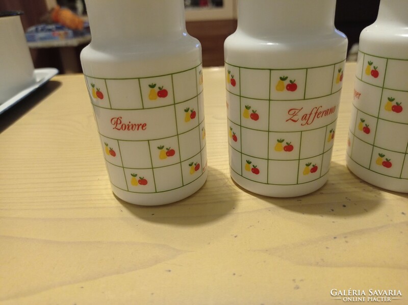 The 5 pcs are French milk bottles