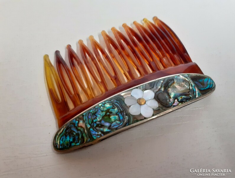 A hair clip hair comb made of mother-of-pearl shells