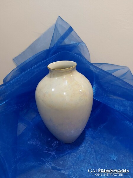 An iridescent porcelain vase from Höllóháza