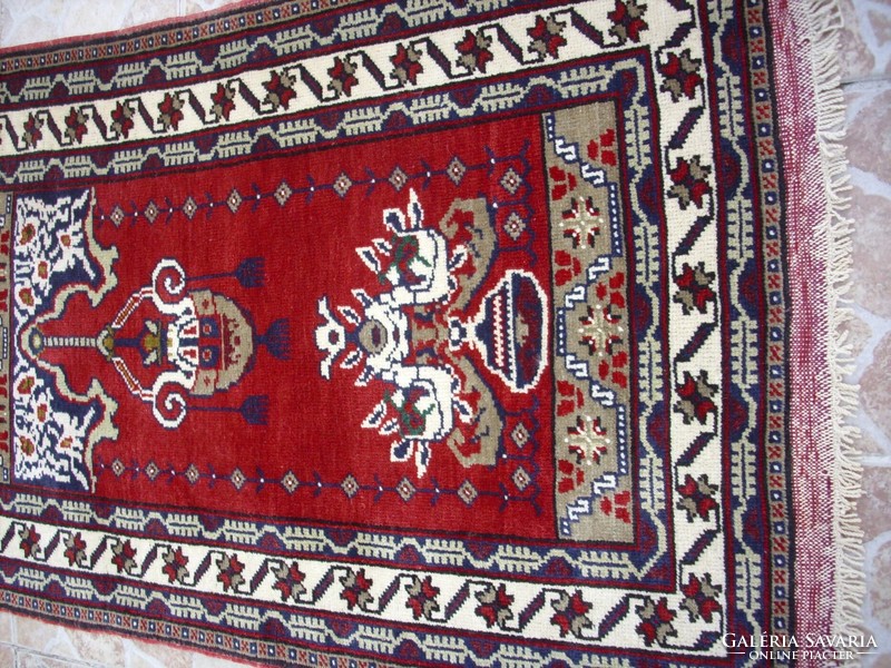 Hand-knotted Persian rug 133x80cm