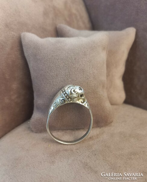 Antique silver ring lion