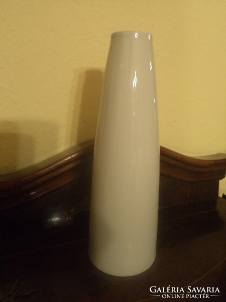 Hófehér Zsolnay porcelain vase