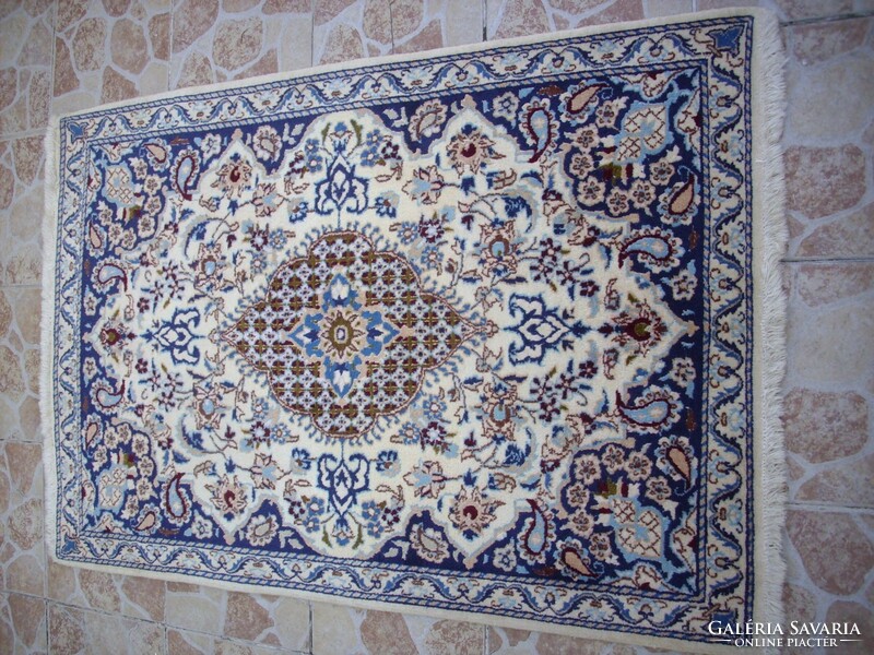 Nain Iranian hand-knotted Persian rug 140x91cm