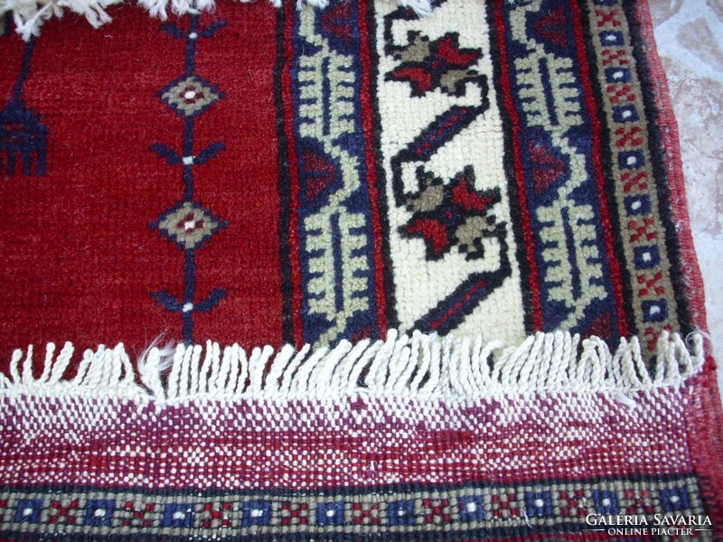 Hand-knotted Persian rug 133x80cm