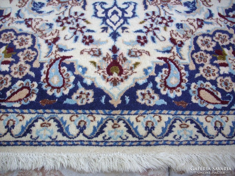 Nain Iranian hand-knotted Persian rug 140x91cm