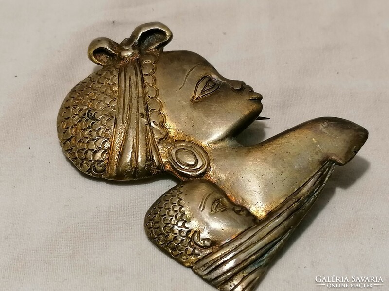 Silver larger brooch, 49 grams, with Afro mother child