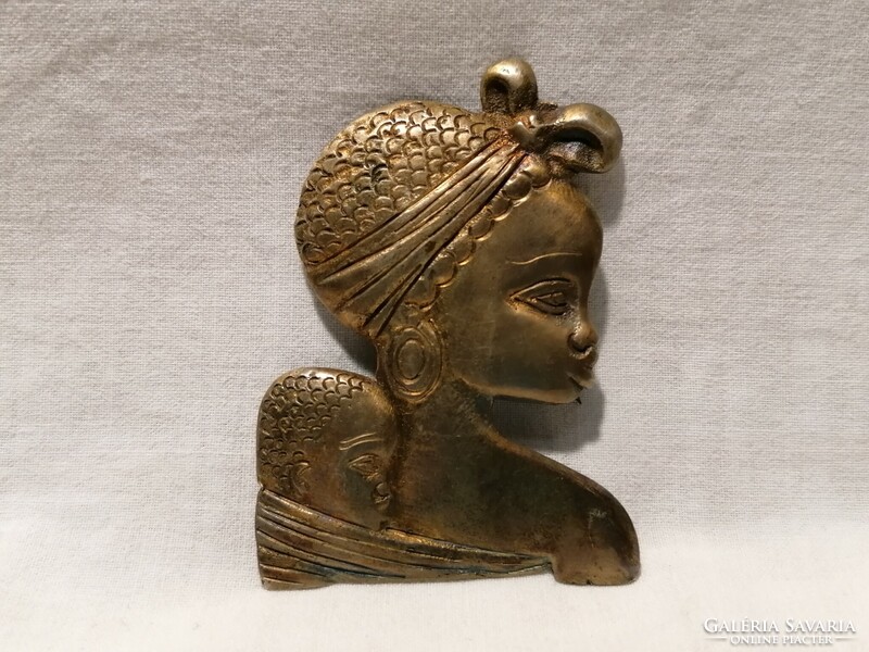 Silver larger brooch, 49 grams, with Afro mother child