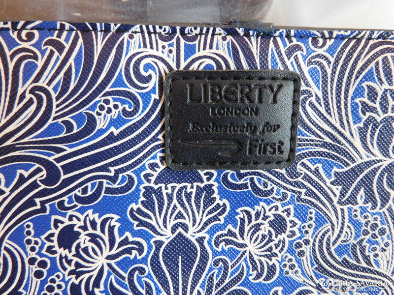 Liberty London -exkluzív  British Airways neszesszer