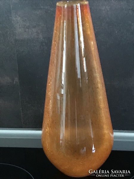 Karcagi fátyolüveg váza narancssárga színben, 24,5 cm magas