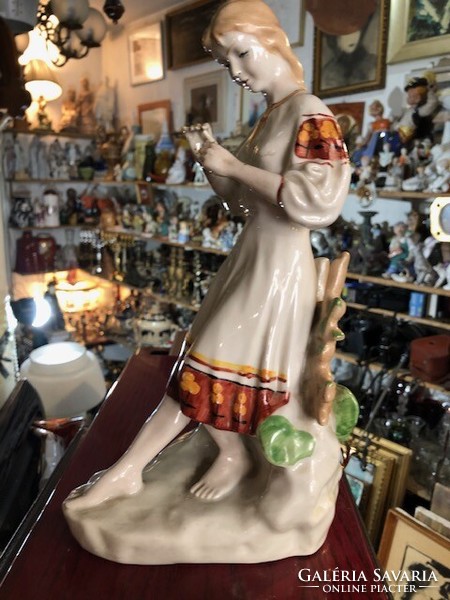 Soviet-Ukrainian / Polish porcelain statue, height 30 cm.