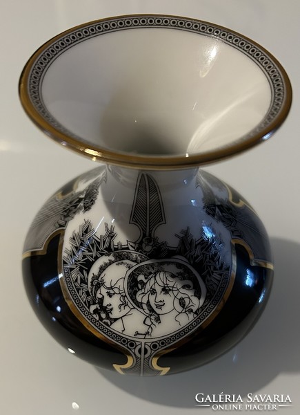 Hollóháza Jurcsák László porcelain vase