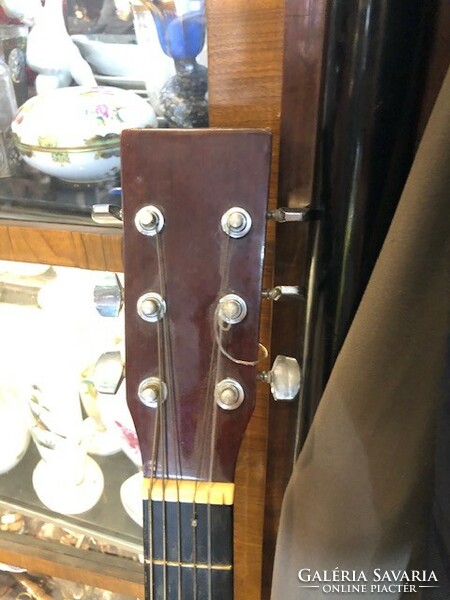 Guitar, julia, made of mahogany, 1960s, intact, 1 string missing.