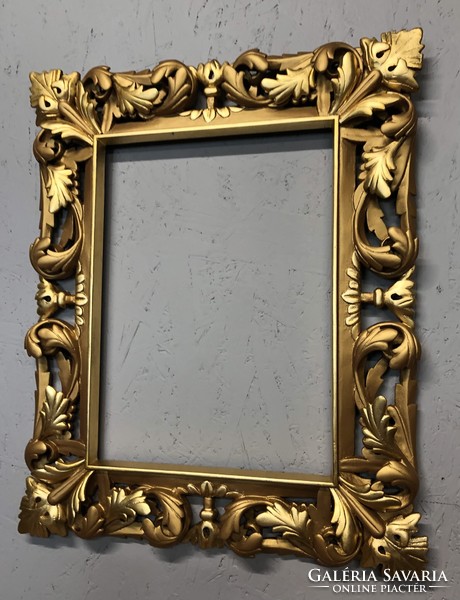 Old hand-carved wooden frame (Florentine).