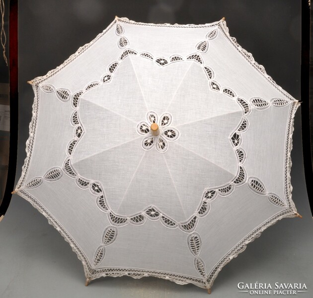 Retro lace parasol, flawless, works. Diameter 83 cm.