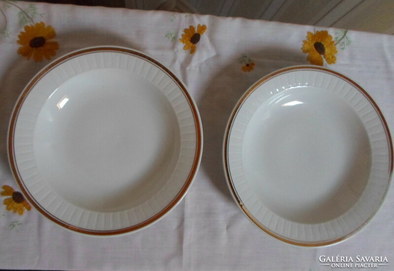 Alföld porcelain, white plate with gold border 6. (Ribbed, deep)