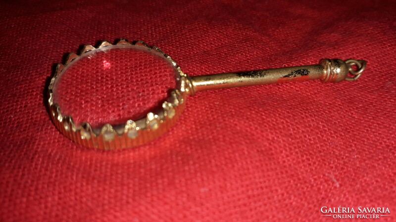 Antique, very nice condition, once worn on a chain, gold-plated reader handle small magnifying pendant 6.5 cm