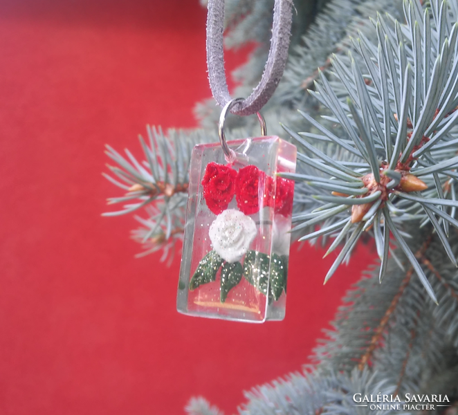 Red white rose resin cuboid pendant