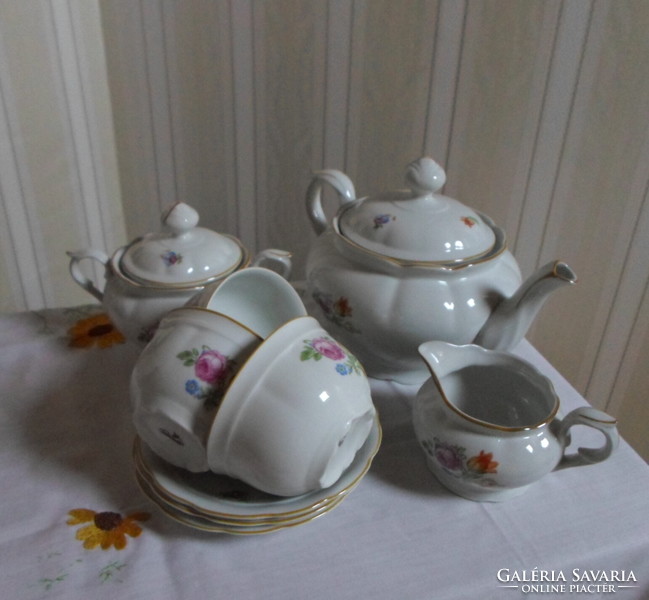 Eichwald porcelán, virágos teáskészlet: kanna, kiöntő, cukortartó, csészék, alátét tányér
