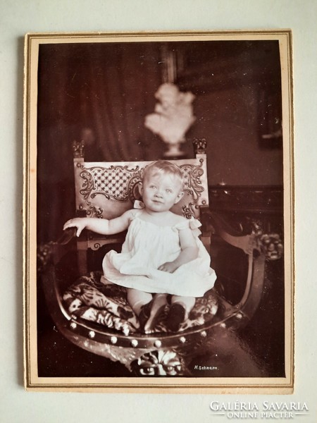 Antik fotó, kisgyerek fotelben, H.Lehman