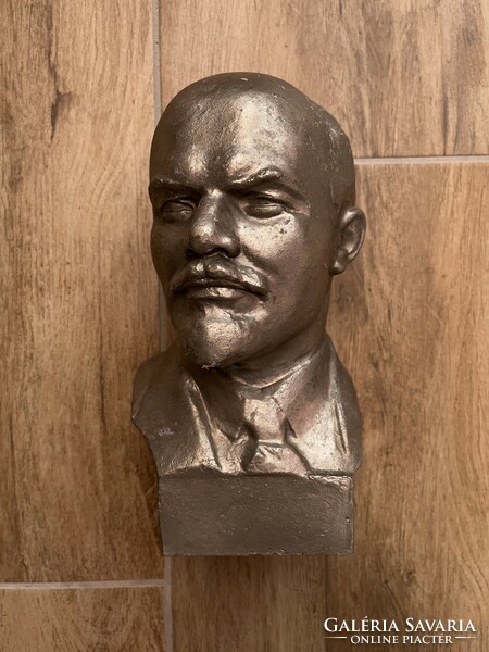 Lenin-mellszobor (1970-1980-as évek), Lenin-dombormű (1950-es évek), 34 jelvény (1960-1970-es évek)