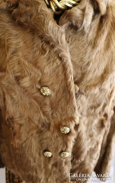 Fur coat size 40/42/44 for ladies who dress nicely and elegantly