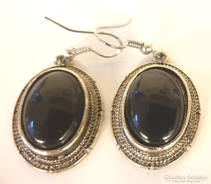 Special earrings and pendant, black