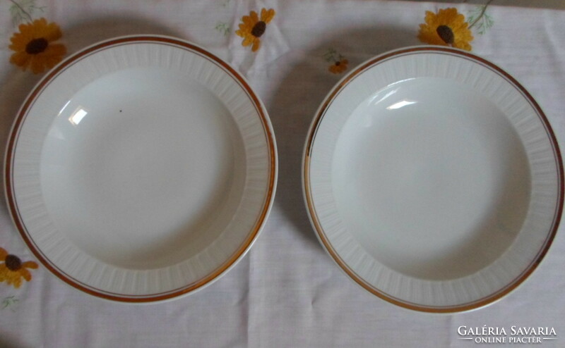 Alföld porcelain, white plate with gold border 6. (Ribbed, deep)