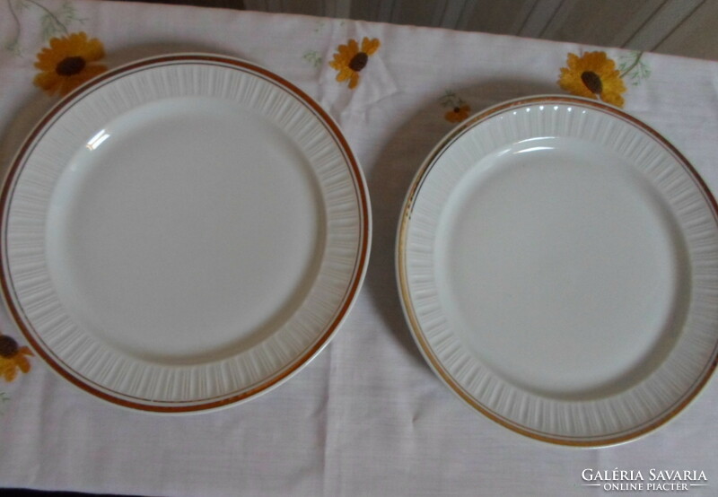 Alföldi Porcelán, aranyszegélyes fehér tányér 7. (bordázott, lapos)