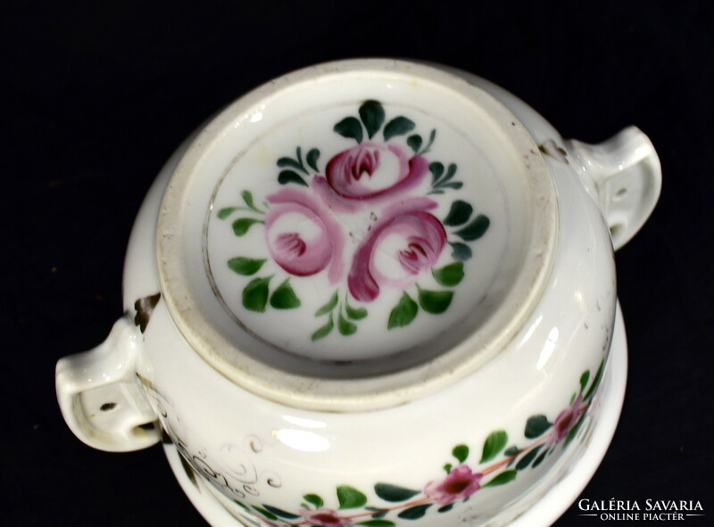 Around 1900 A thick-walled porcelain hand-painted coma bowl