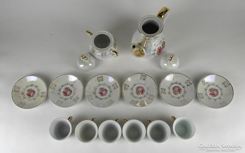 1O165 Irizáló porcelán kávéskészlet allegorikus jelenettel