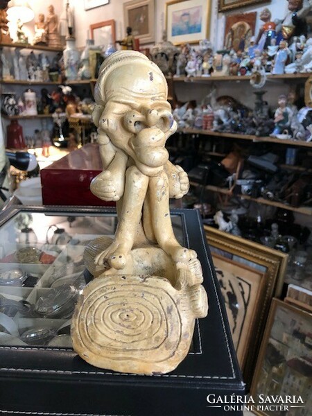 Cameroonian antique soapstone statue, 20 cm in size.